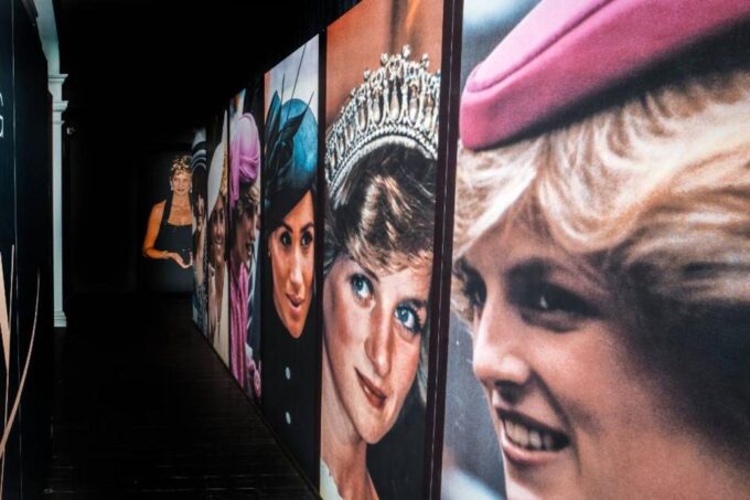 Princess Diana Exhibition With Buckingham Palace State Rooms - Tradition of British Coronations
