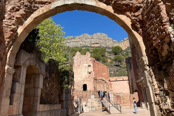 Priorat: 3 Wineries, Olive Oil and Lunch With Hotel Pick-Up - Pickup Locations and Times