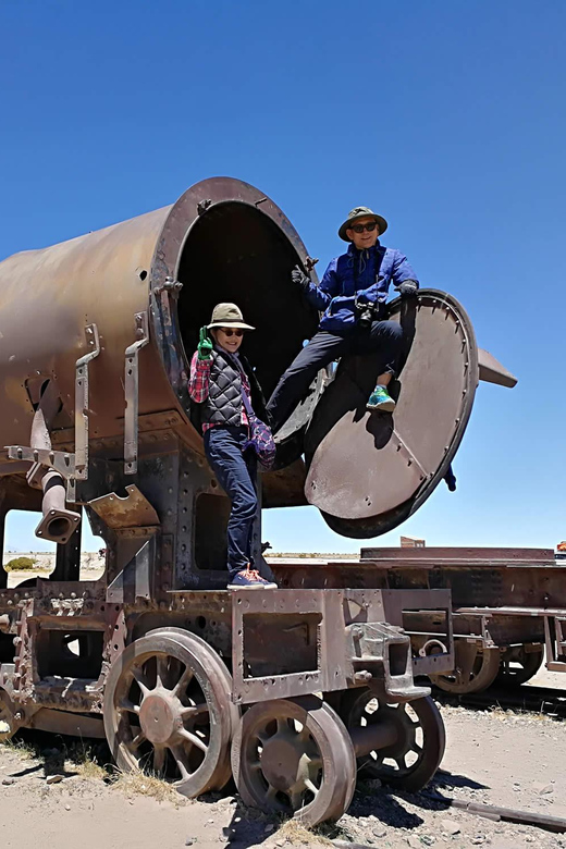 PRIV 3D Tour Salar and Colored Lagoon Round Trip From Uyuni - Itinerary on Day 2