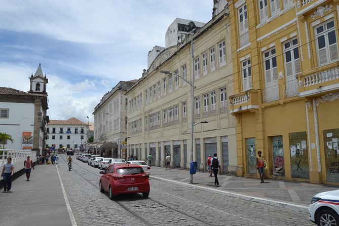 Privat Salvador City Tour With Hotelier Markus - Navigating Colorful Neighborhoods