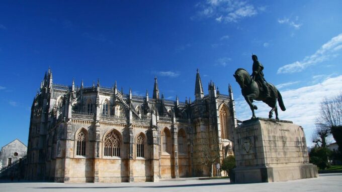 Private 1-Day Tour to Fátima, Batalha, Nazaré, and Óbidos - Engaging With Local Culture