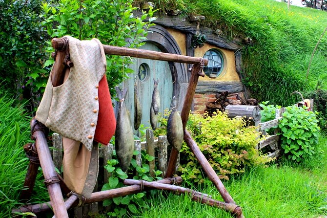 Private 2 Day Tour: Hobbiton, Waitomo, Rotorua Geothermal & Hamilton Gardens - Pricing and Reviews