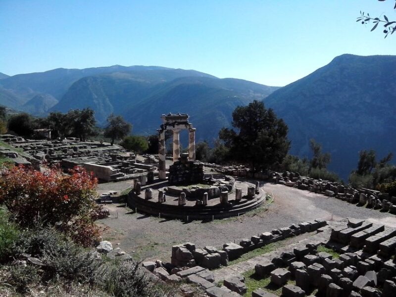 Private 2-Day Tour to Delphi, Meteora & Thermopylae - Osios Loukas Monastery