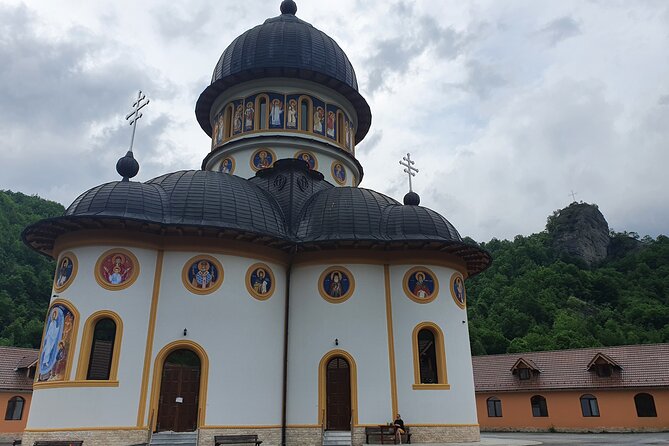 Private 2 Days Caves in Romania With Brancusi Opera - Accommodation and Meals