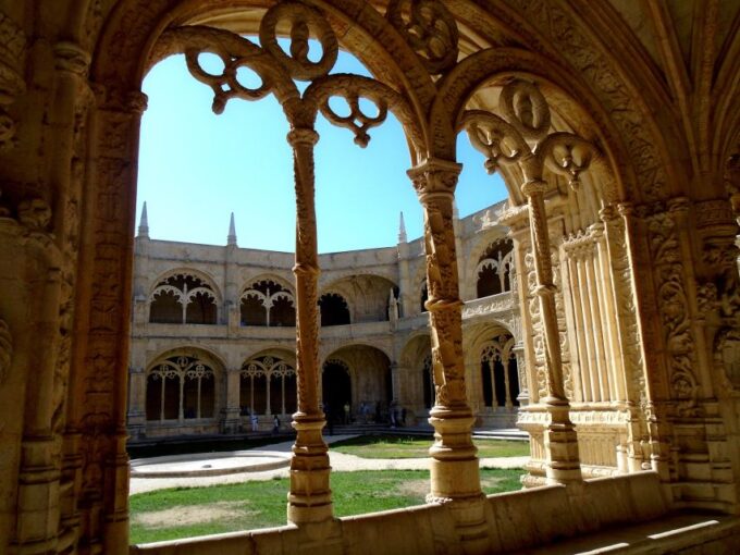 Private 2-Days Tour: Lisbon and Sintra With Hotel Pick-Up. - Participant Considerations