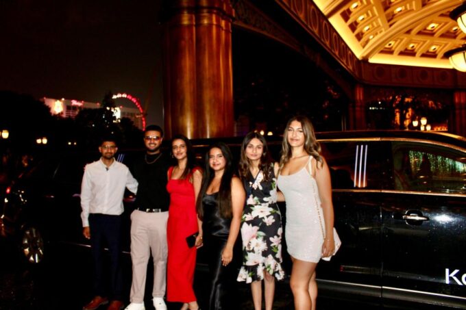 Private 2-Hour LV Limo Tour With Champagne and LV Goodies - Souvenir Goody Bag