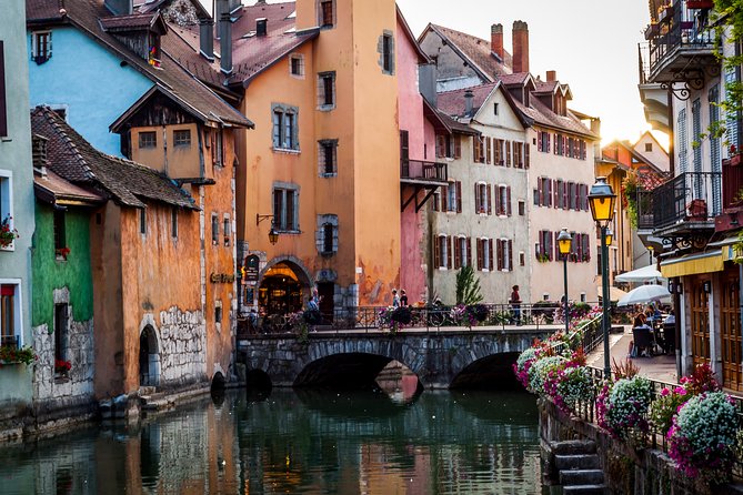 Private 2-Hour Walking Tour of Annecy With Official Tour Guide - Annecy Scavenger Hunt Experience