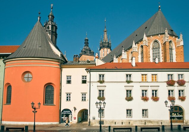Private 3-Hours Walking Tour of Krakow With Official Tour Guide - Key Points