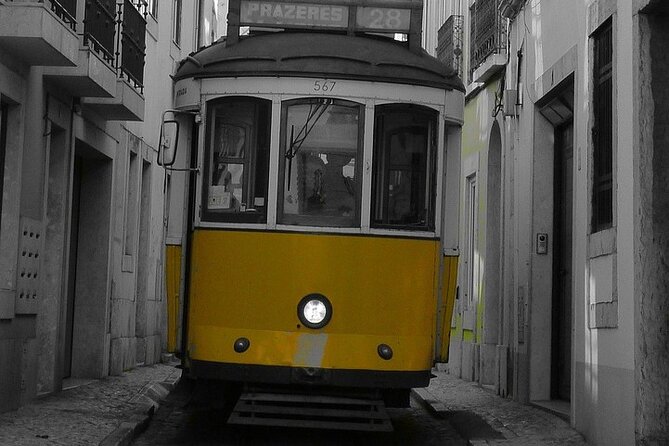 Private 3H Tour by Tuk Tuk Lisbon Essential - Highlights of the Tour