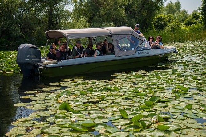 PRIVATE 4-5h Speedboat Tour to the Village Mila23 - Key Points
