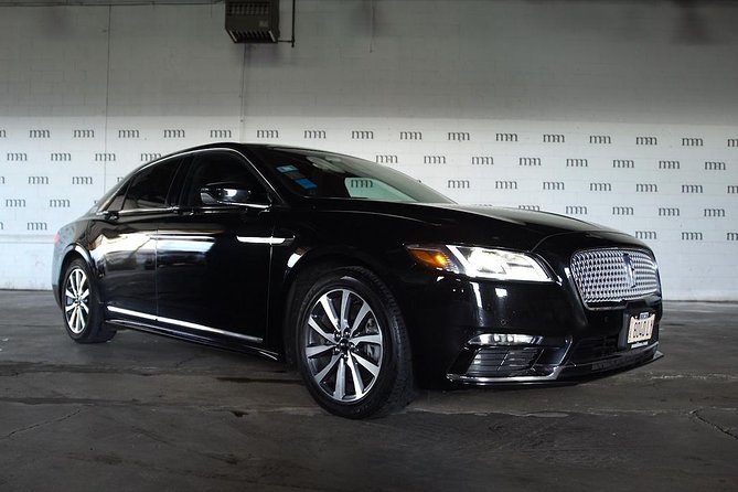 Private 4-Door Lincoln Limo Transfer From or to Chicagoland Airport and Suburbs - Key Points