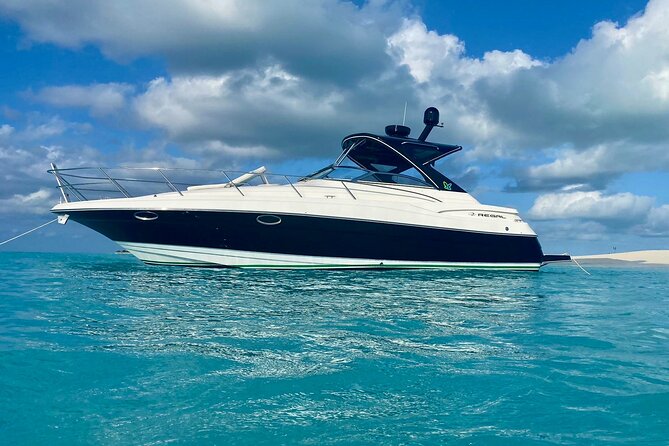 Private 4 Hour Luxury Cruise in Grace Bay - Boat Features and Amenities