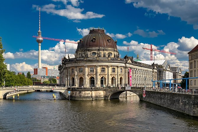 Private 4-Hour Walking Tour of Berlin With Official Tour Guide - Meeting and Pickup