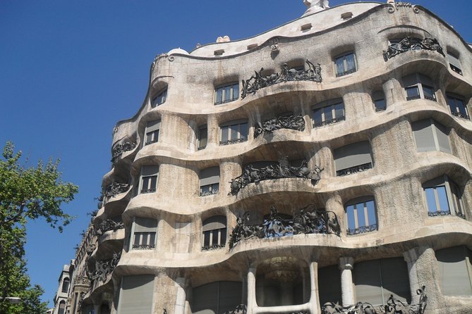 Private 4 Hs City Tour of Barcelona and La Roca Village 5 Hours With Pick up - Visiting La Roca Village