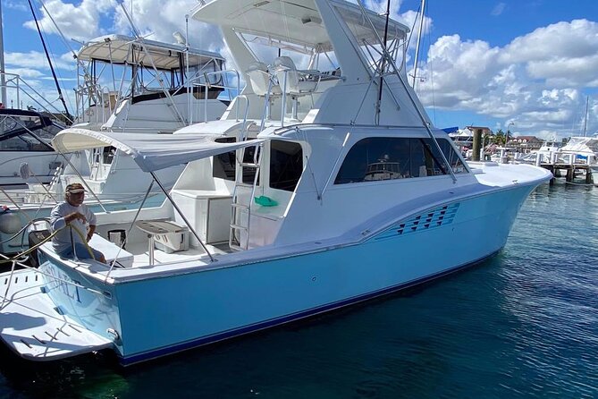 Private 45 Hatteras Sportfishing in Nassau - Meeting and Pickup