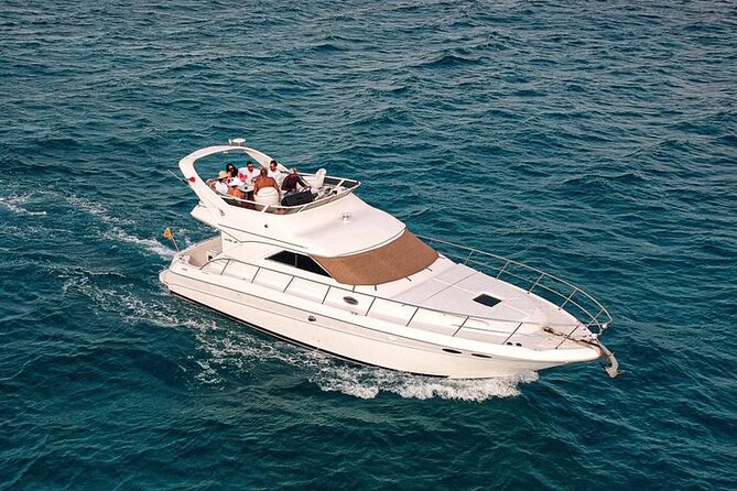 Private 46 FT Yacht Rental in Cancun Bay - Onboard Amenities and Activities