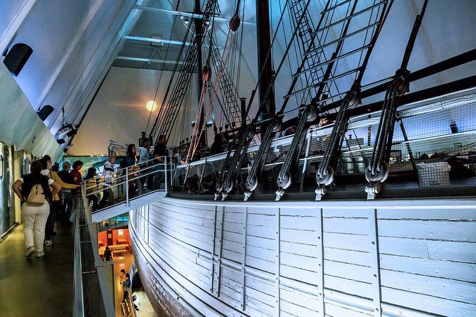 Private 5-Hrs Oslo Exclusive Driverguide Luxury Limo/Van-Tour Incl Museums - Vigeland Park