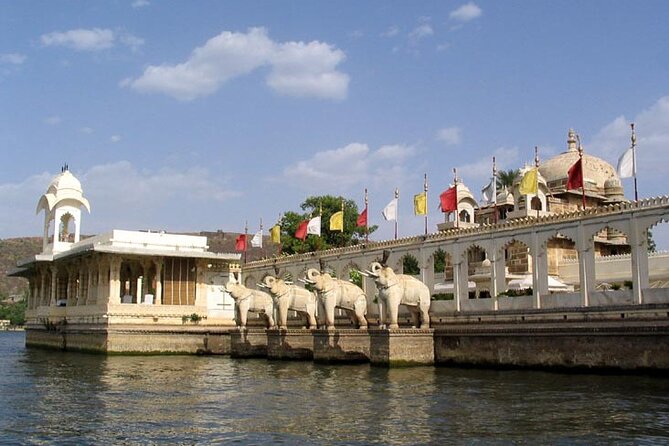 Private 7 Day Tour of Udaipur Chittorgarh Pushkar and Jaipur - Wandering the Sacred City of Pushkar