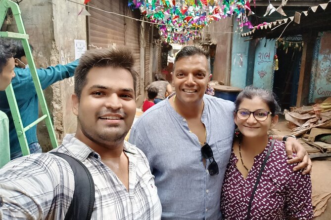 Private 8 Hours Mumbai City Sightseeing and Dharavi Slum Tour - Taking in Dhobi Ghat