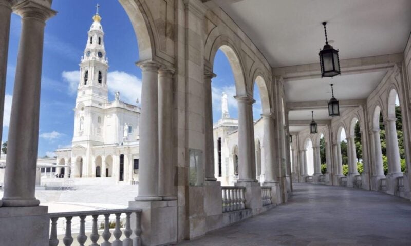 Private 8H Tour to Fátima, Batalha, and Óbidos From Lisbon - Tour Duration and Itinerary