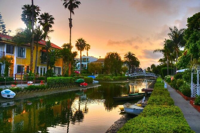 Private 8hr Shopping and Tour of Los Angeles in a Custom Limo - Customizable Itinerary Options