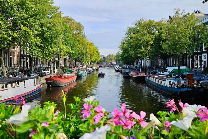 Private 90 Minute Amsterdam Canal Belt Exploration Cruise - Meeting and Pickup