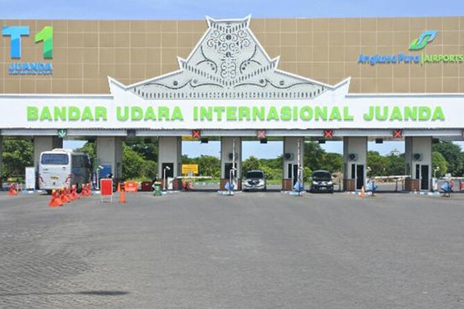 Private Airport Transfer Surabaya - Vehicle Amenities and Comfort