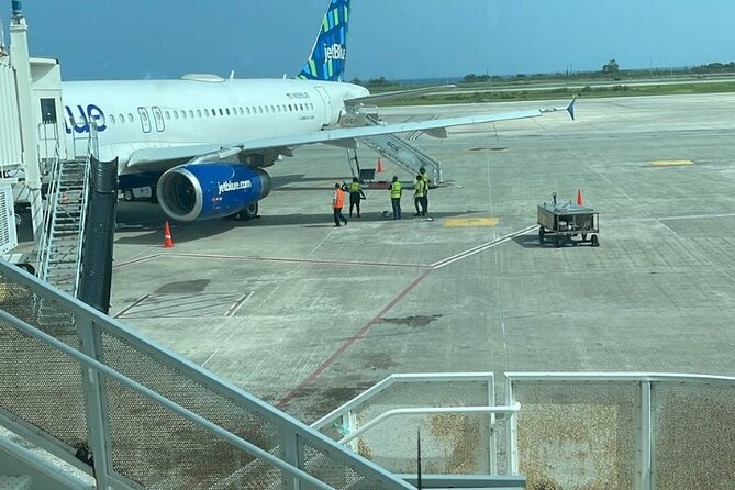Private Airport Transfer to Hotels in Ocho Rios {Round Trip} - Pickup and Drop-off