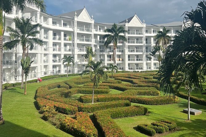 Private Airport Transfer to Hotels in Ocho Rios {Round Trip} - Pricing and Booking