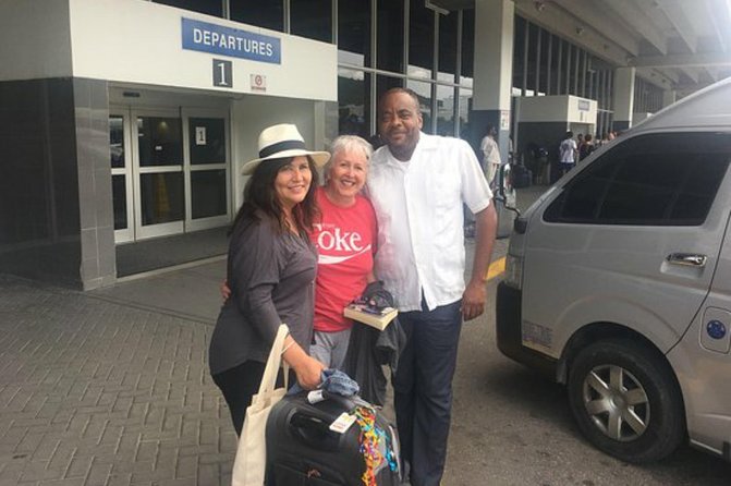 Private Airport Transfer To Melia Braco Hotel - Vehicle and Accessibility