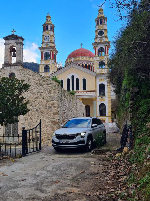 Private Airport Transfers From Chania Airport to Plakias - Vehicle Features and Amenities