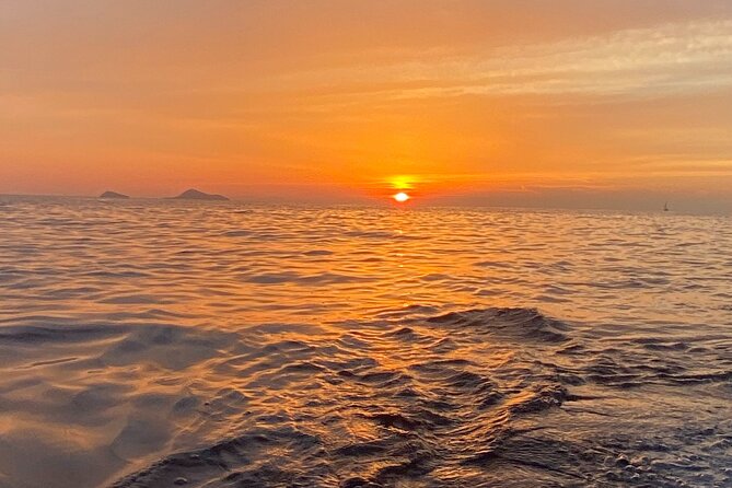 Private All Included Yacht Tour in Santorini - Exploring Santorinis Picturesque Coast