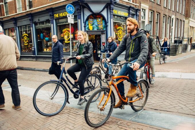 Private Amsterdam Bike Tour With a Local - Exploring Amsterdams Landmarks