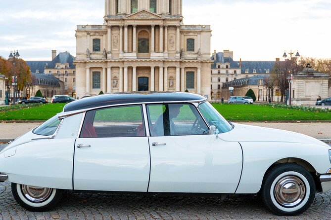 Private and Romantic Tour in a 1-Hour Citroën DS in Paris - Meeting and Pickup