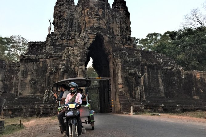 Private Angkor Sunrise Bayon Ta Prohm Bonteay Srie Vip Tour - Exploring Bayon Temple
