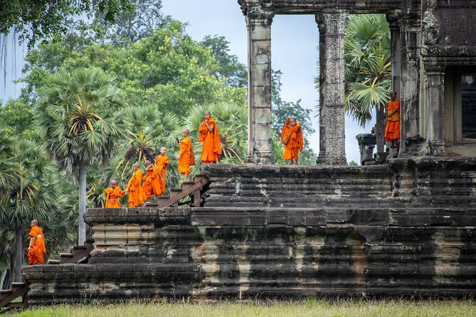 Private Angkor Tour With Local Guide & Inclusive Lunch - Exploring Angkor Wat