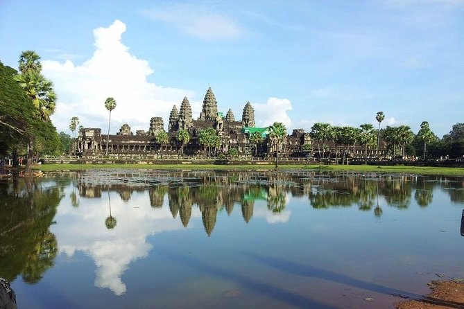 Private Angkor Wat Sunrise, Ta Promh, Banteay Srei, Bayon Tour - Visiting Banteay Srei