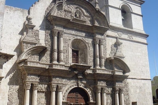 Private Arequipa City Tour: Juanita Museum, Santa Catalina and Colonial Suburbs - Discovering Yanahuaras Viewpoints