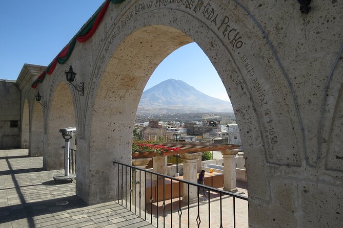 Private Arequipa Full-Day Tour With Airport Pickup - Plaza De Yanahuara