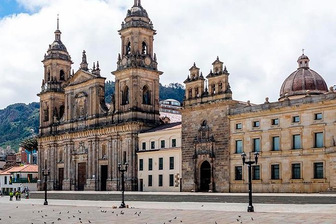 Private Arrival Transfer : From Airport to Bogotá Hotels - Meeting and Pickup Logistics