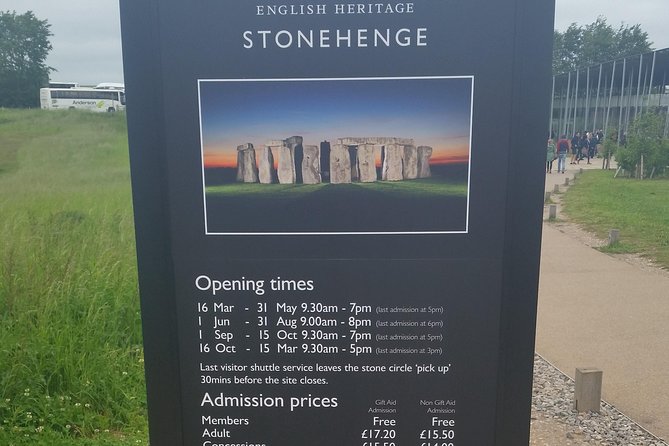 Private Arrival Transfer: Heathrow Airport to London With Stopover at Stonehenge - Vehicle Amenities and Comfort