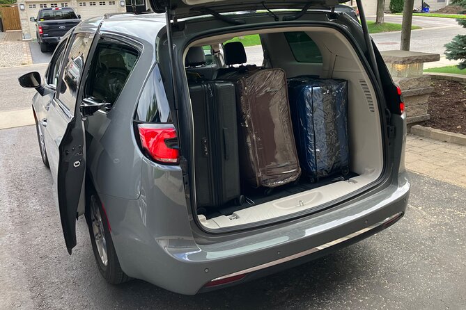 Private Arrival Transfer in Ottawa Airport - Vehicle and Amenities