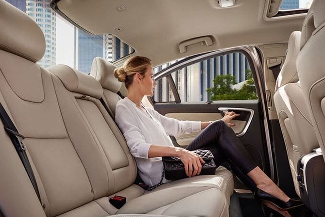 Private Arrival Transfer - YYZ Airport to Toronto Downton Hotel & Accommodations - Transportation Duration and Traffic
