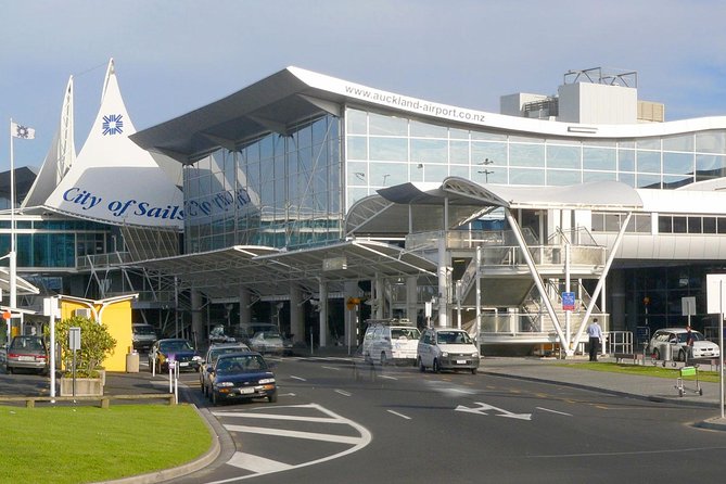 Private Auckland Airport Pickup - Statutory Holiday Surcharge