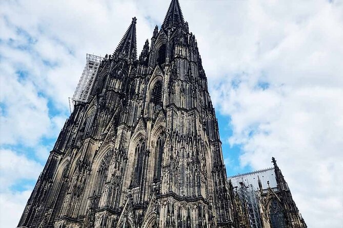 Private Audio Book City Rally Around Cologne Cathedral and the Old Town - Wandering the Old Town