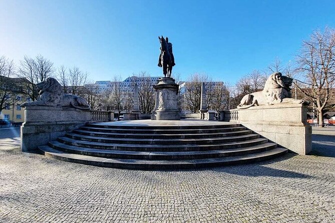 Private Audio Book City Rally Around Stuttgart'S Old Town - Questions About Staying Here