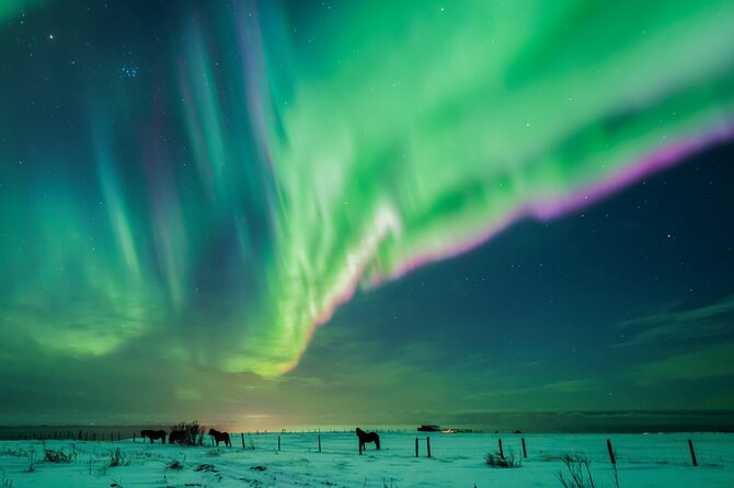 Private Aurora Hunt With Photos in Super Defender - Capturing Unforgettable Memories