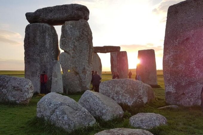 Private Avebury.Stonehenge.Salisbury. - Inclusions and Exclusions