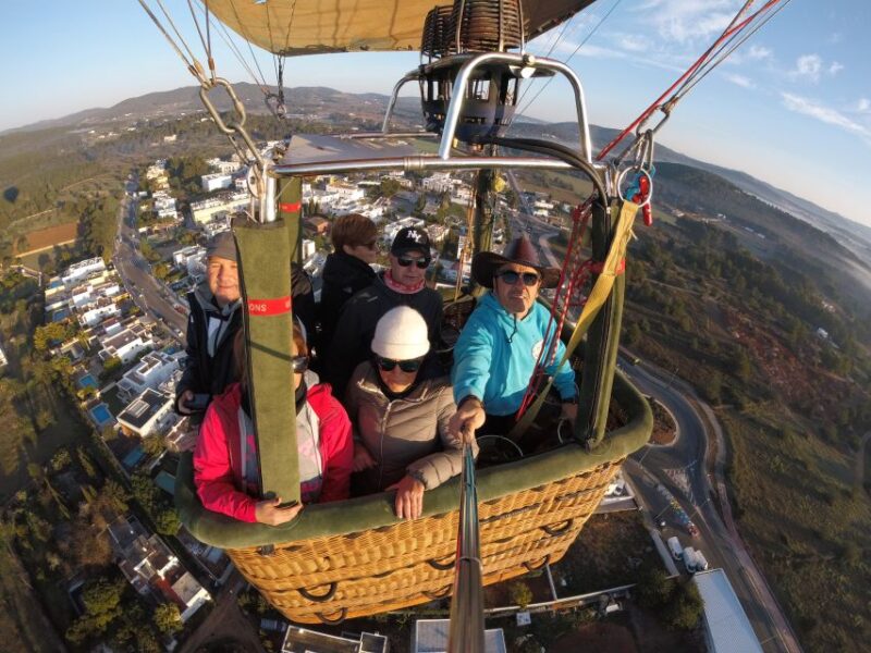 Private Balloon Flight for 4/6 Pax - Panoramic Island Views