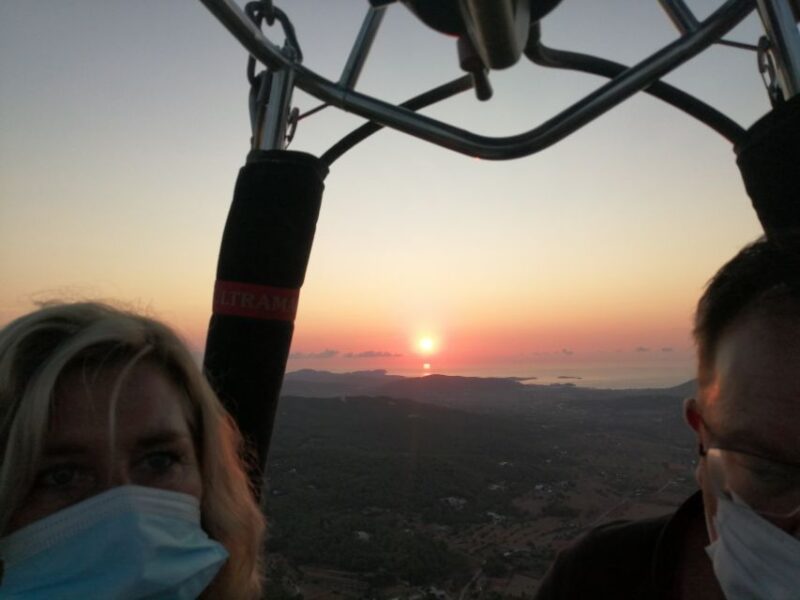 Private Balloon Flight for 4/6 Pax - Cava Cave and Breakfast